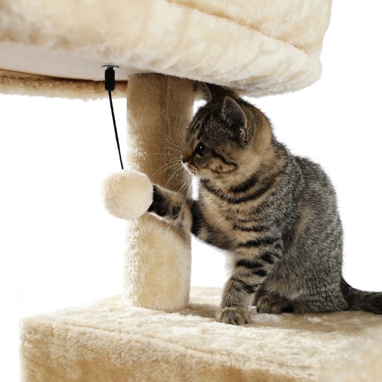 Chaton joue avec un pom-pom sur l'Arbre à chat XXL un paradis ludique et sécurisé pour félin