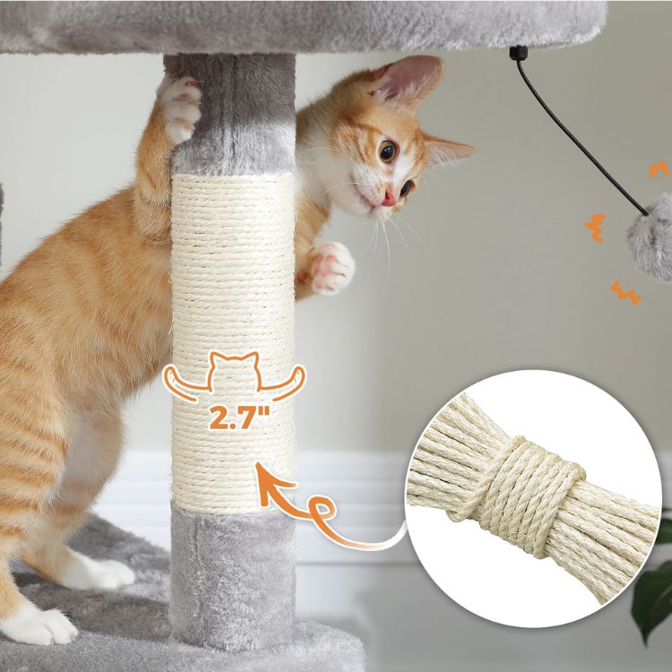 Un chat grimpe sur Arbre a chat XXL gris avec griffoir corde sisal balle pour jouer