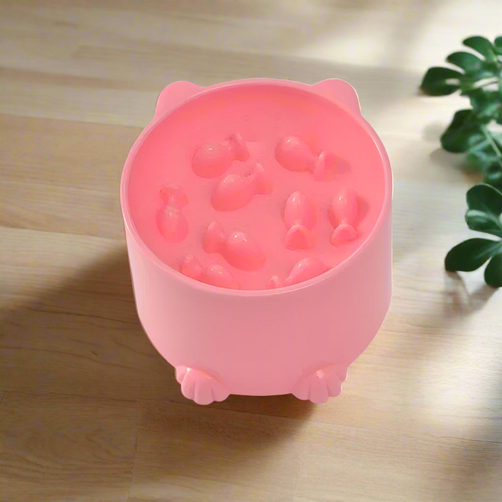 Gamelle anti glouton chat, bol rose ergonomique rose avec motifs de poissons pour ralentir l'alimentation, améliorant la digestion et le confort des chats.
