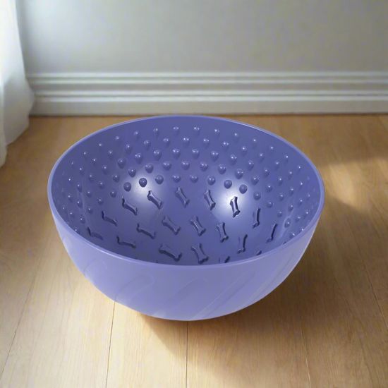 Gamelle anti glouton chat violet sur sol en bois aide chat meilleur digestion et anti vomissements 