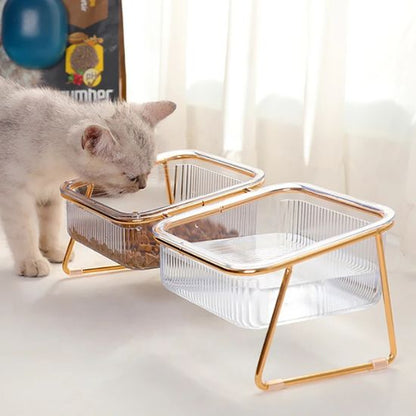 gamelle chat design premium surélevée avec deux bols transparents sur support métallique doré chaton mangeant dans un bol structure stable et ergonomique