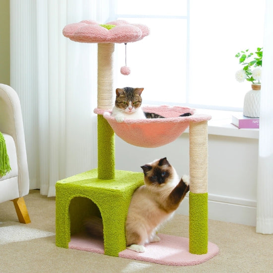 Arbre a chat fleur rose avec trois niveaux: maison hamac, et perchoir fleur avec balle jouet utilisé par deux chats