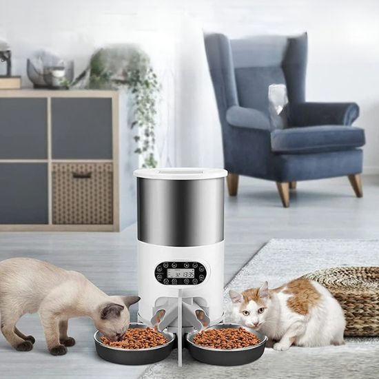 distributeur croquette chat avec 2 bols utilisé par 2 chats pour une alimentation automatisée et équilibrée