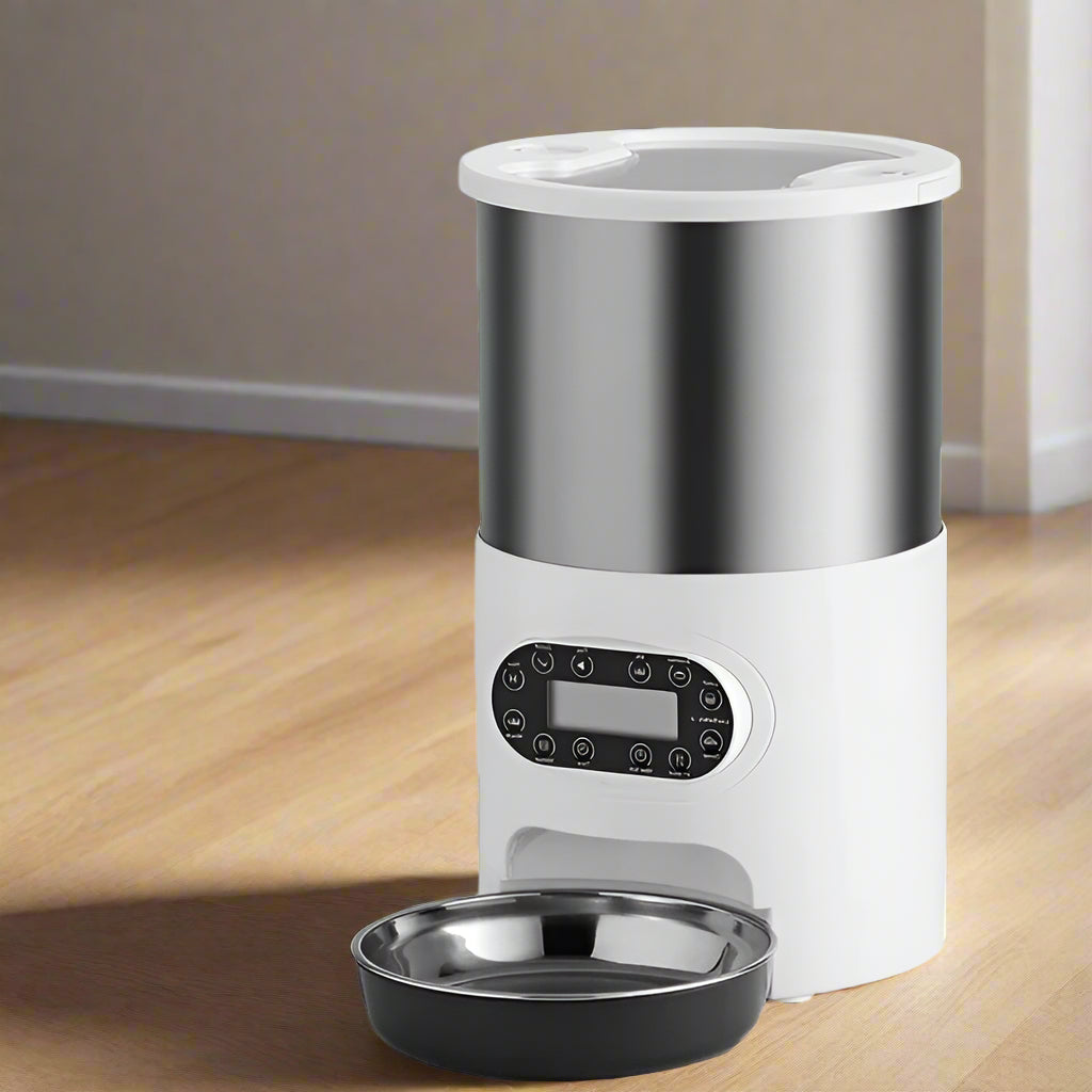 distributeur croquette chat 4.5l avec écran digital et bol inox pour une alimentation hygiénique automatisée