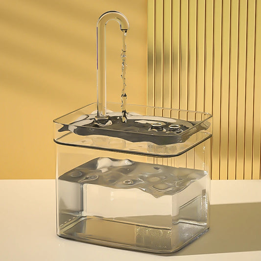 Fontaine à eau chat silencieuse 1,5 L avec réservoir transparent assurant une hydratation continue et autonome pour chats