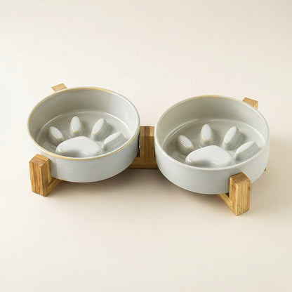 Gamelle anti glouton chat grise en céramique avec relief patte et support en bambou