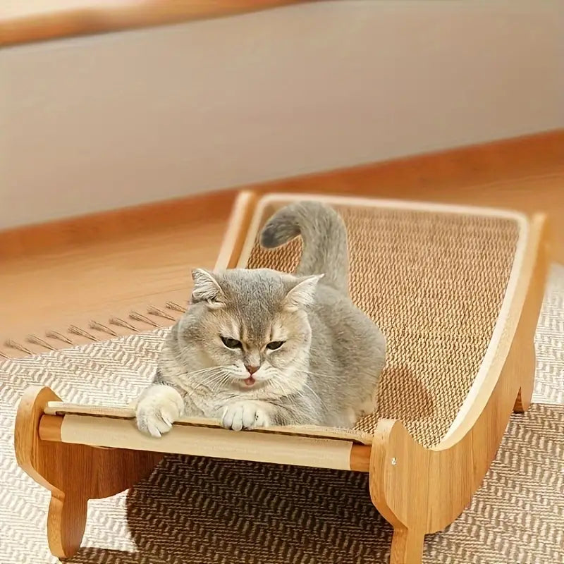 griffoir pour chat bois sisal incurvé avec chat relaxé heureux