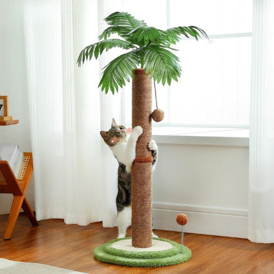 Griffoir pour chat en forme de cocotier avec chat qui grimpe sur le poteau griffoir