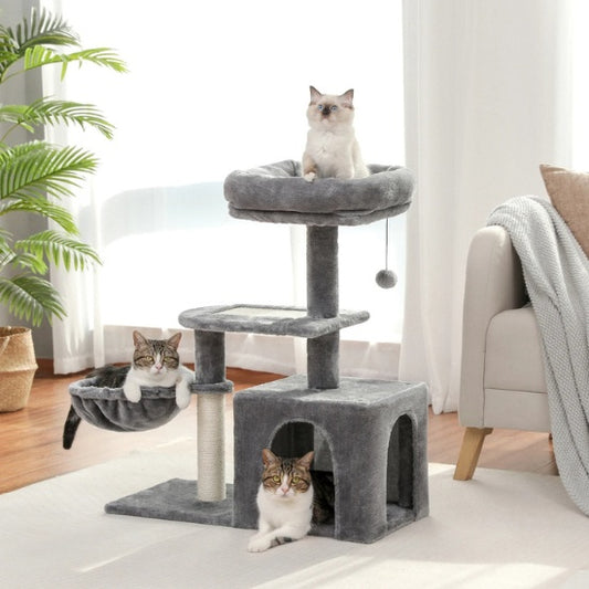 petit arbre a chat gris avec griffoir poteau chat utilisé par trois chats avec perchoir hamac et condo dans un salon lumineux
