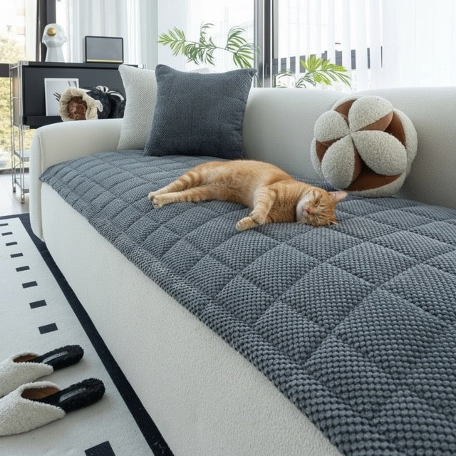 protection canapé chat polaire gris matelassée antidérapant fursafe avec chat endormi