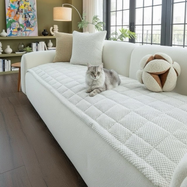protection canapé chat polaire blanc matelassée antidérapant furSafe sur canapé avec chat