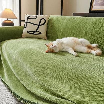 protection canapé chat chenille vert olive avec chat endormi sur canapé
