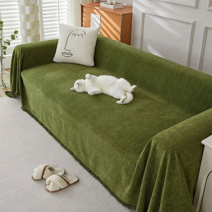 protection canapé chat chenille vert avec chat dormant paisiblement