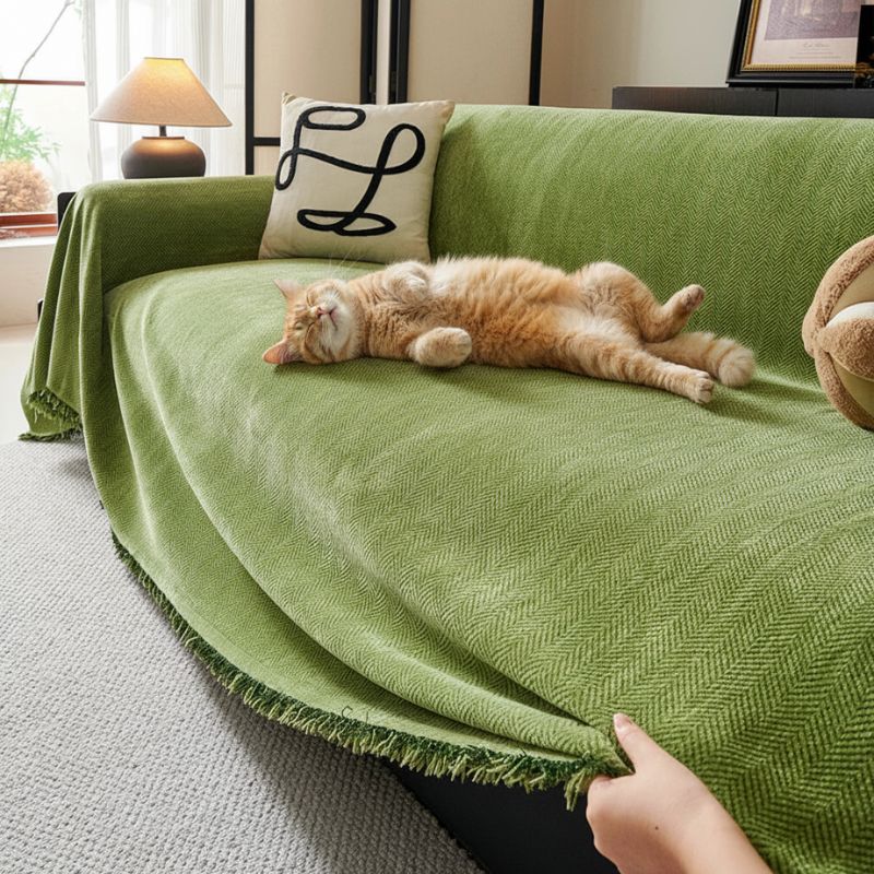 protection canapé chat chenille vert olive anti-poils avec chat endormi dessus